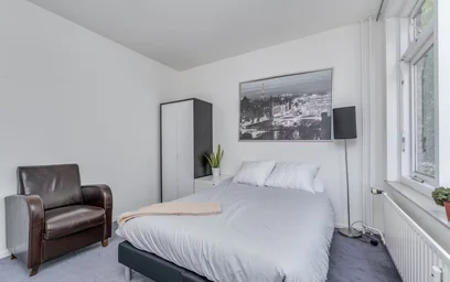 Quarto para alugar num apartamento partilhado em {area}