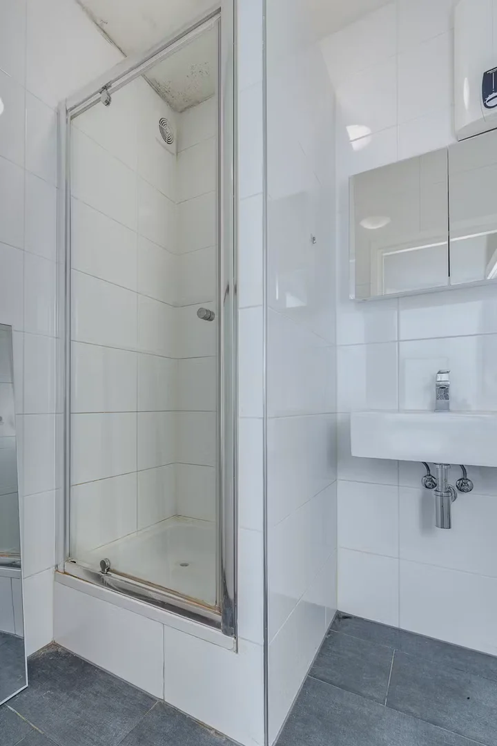 Quarto acolhedor para estudantes disponível em