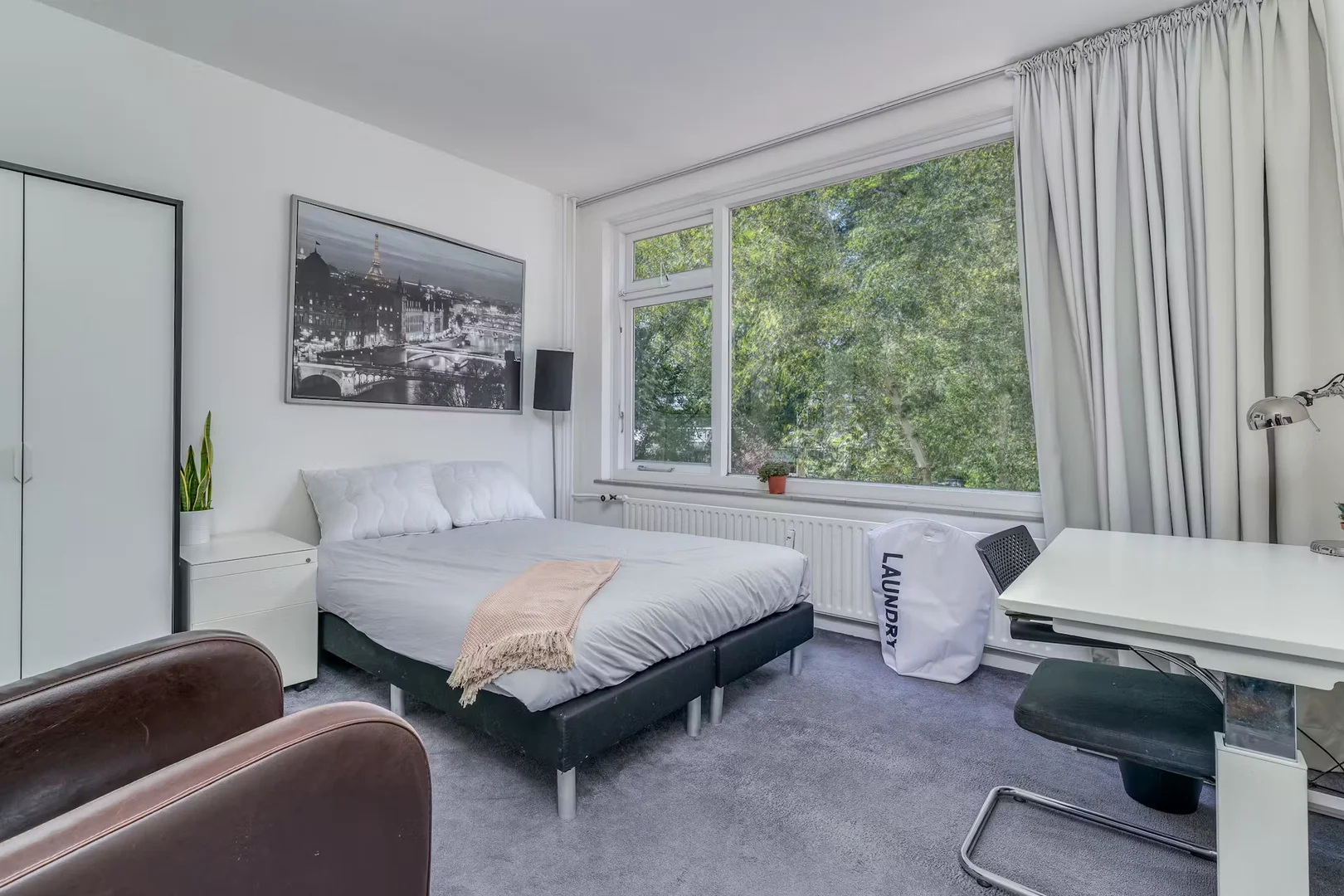 Quarto de estudante económico com localização conveniente em