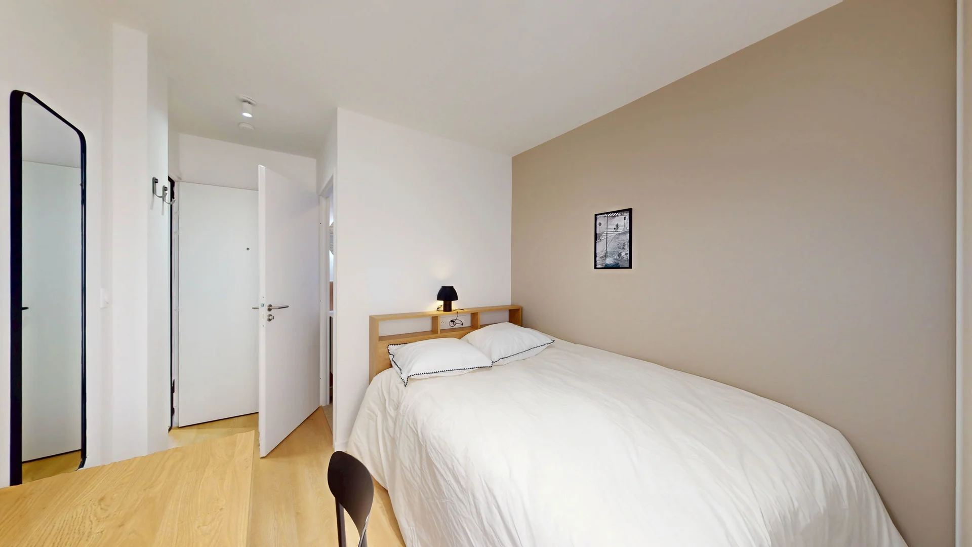Zimmer in Studentenwohnung in zu vermieten, voll möbliert