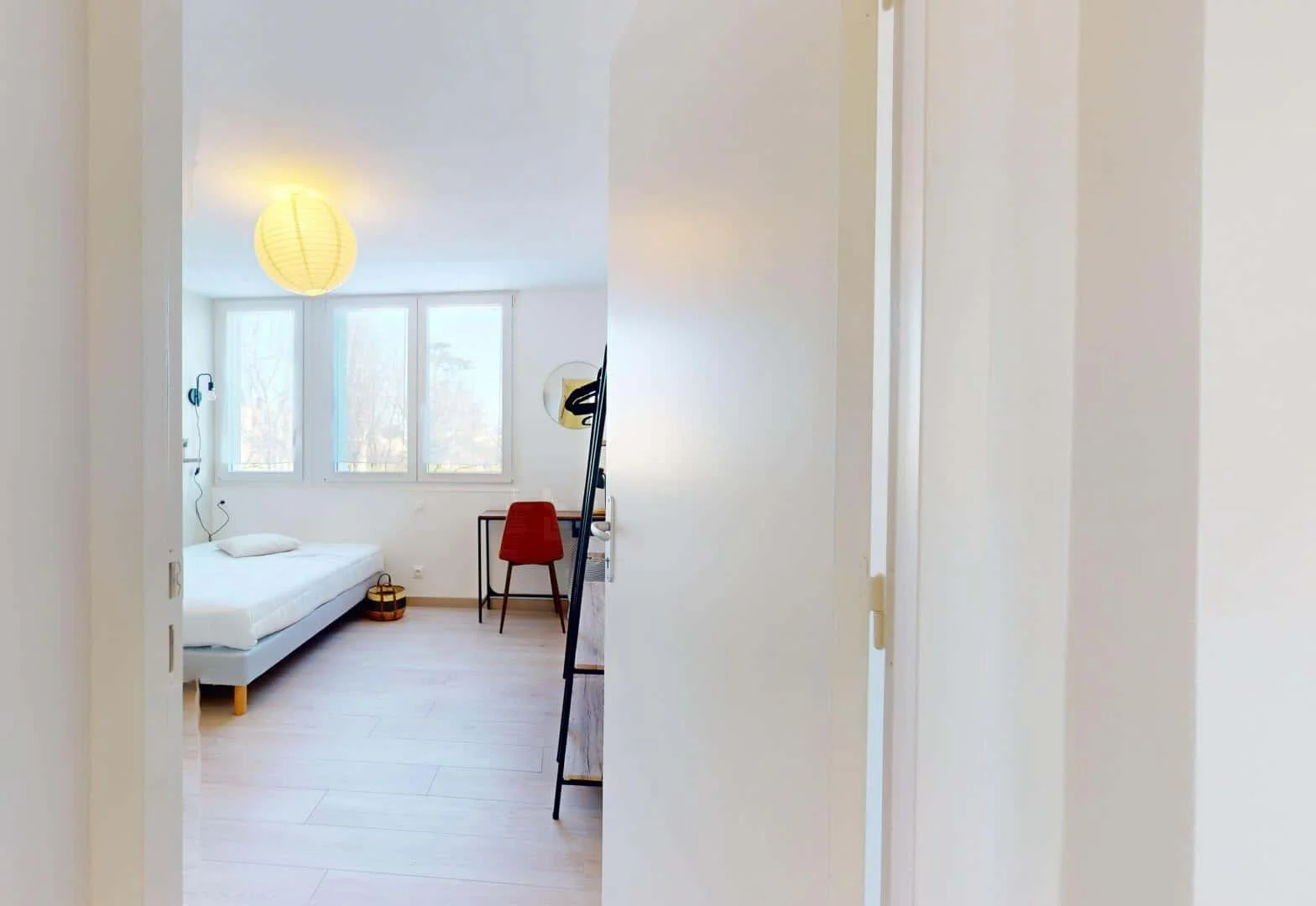 'de öğrenci dairesinde, tamamen mobilyalı kiralık oda