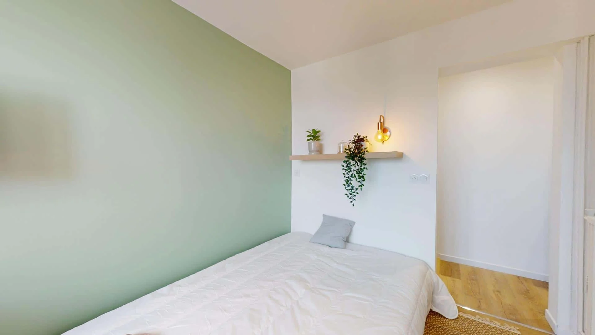 Zimmer in Studentenwohnung in zu vermieten, voll möbliert