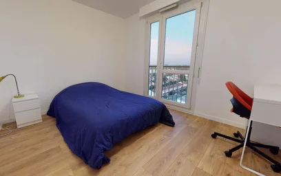 Habitación en alquiler con cama doble {area}