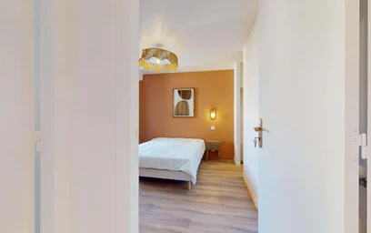 Privatzimmer in der 223 Rue Saint-Pierre, 13005 Marseille, France, bild 2 von 23
