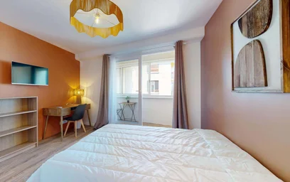 Privatzimmer in der 223 Rue Saint-Pierre, 13005 Marseille, France, bild 3 von 23