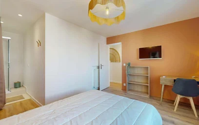 Privatzimmer in der 223 Rue Saint-Pierre, 13005 Marseille, France, bild 4 von 23