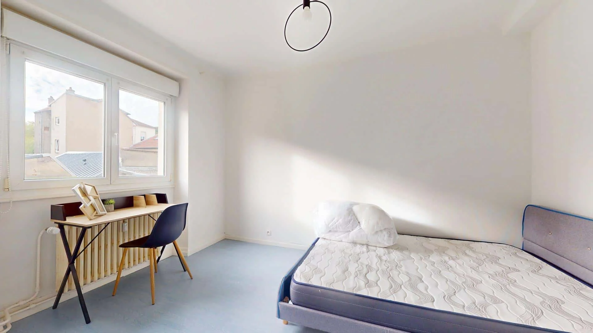 Chambre conviviale pour les étudiants dans  avec des équipements modernes