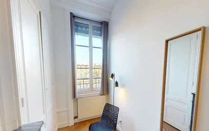 Private room at quai romain rolland, image 6 of 21