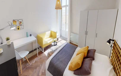Chambre à louer dans un appartement en colocation à {area}