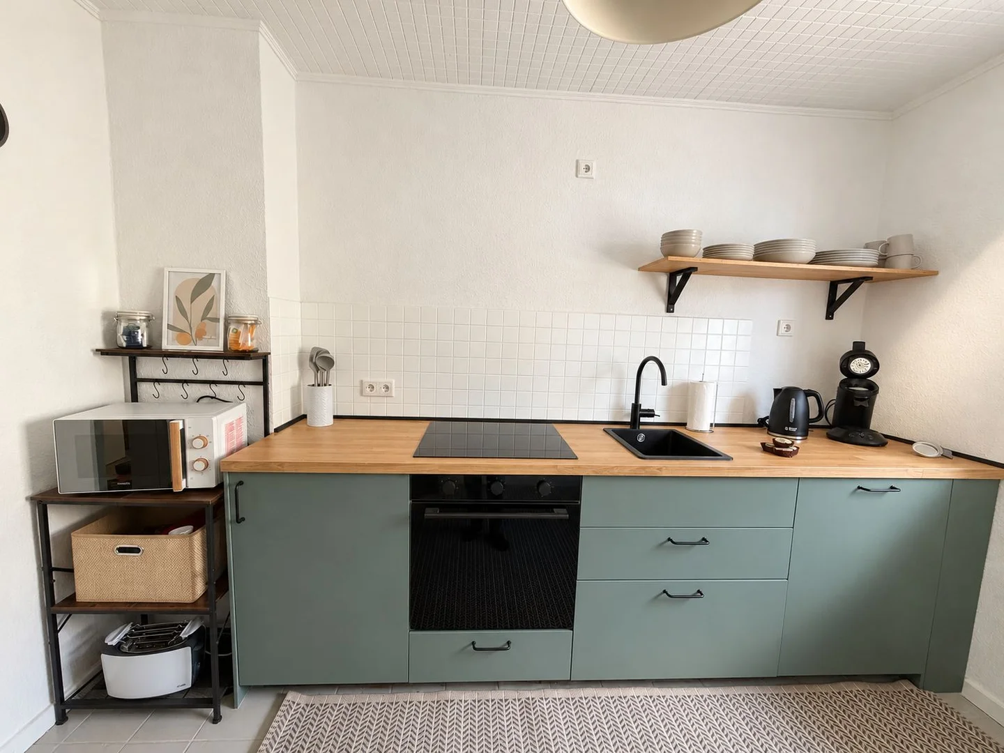 Quarto acessível para estudantes com iluminação ampla em 