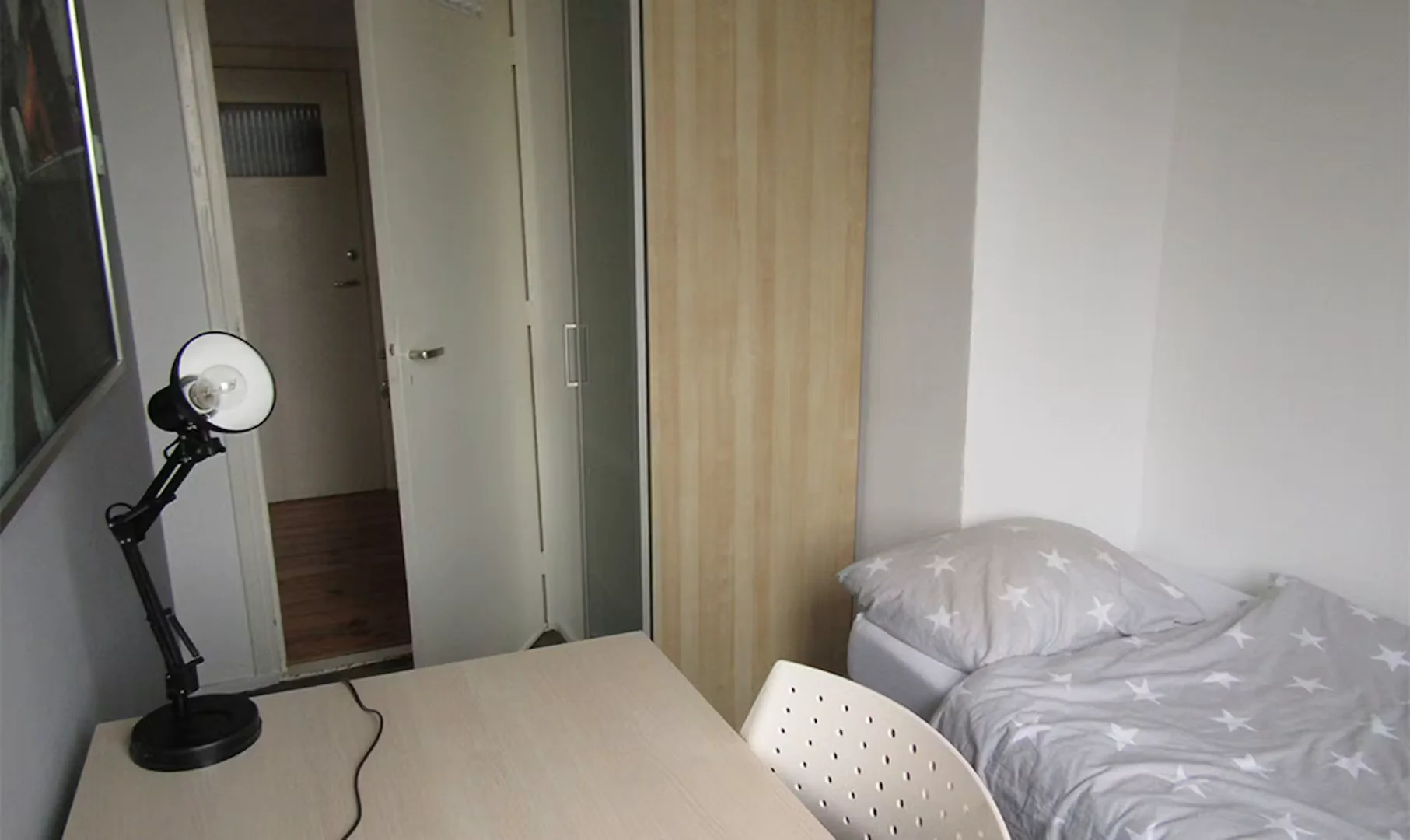 Bezahlbares Zimmer für Studenten mit ausreichender Beleuchtung in 