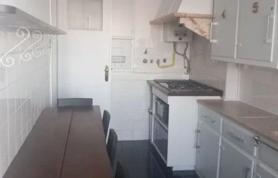 Chambre privée à Other - Rua Dom Tomás de Melo Breyner, image 2 de 17