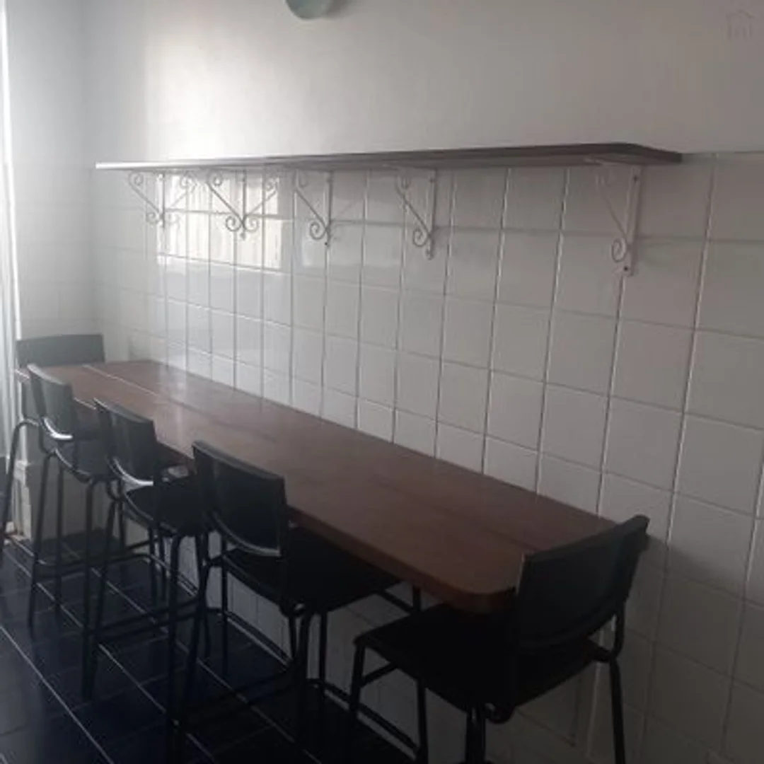 Chambre abordable pour les étudiants avec un bon éclairage dans