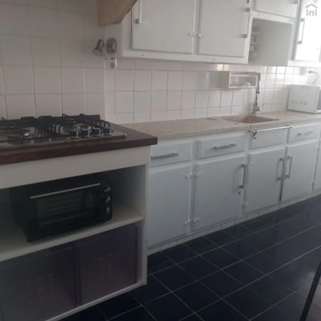 Chambre confortable pour étudiants disponible dans 