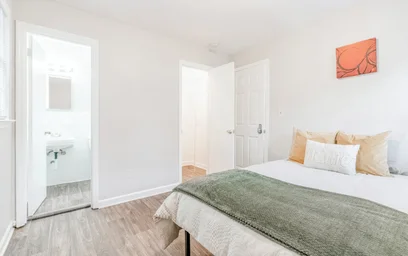 Apartamento moderno e brilhante em {area}