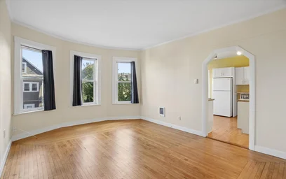 Moderne und helle Wohnung in {area}