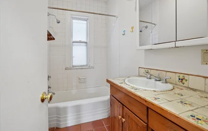 Logement entier en résidence à 14, Glenwood Ave., Unit 2, Cambridgeport, Cambridge, MA, 02163, image 6 de 31
