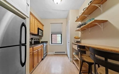 Alojamiento entero en residencia en 1810, Dorchester Ave., Unit 6A, Dorchester, Boston, MA, 02124, imagen 6 de 16
