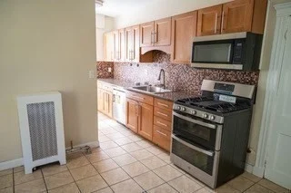Alojamiento entero en residencia en 29, Donald Rd., Unit 3, Dorchester, Boston, MA, 02124, imagen 12 de 31