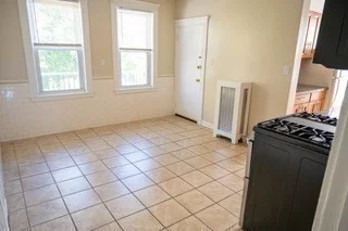 Alojamiento entero en residencia en 29, Donald Rd., Unit 3, Dorchester, Boston, MA, 02124, imagen 25 de 31