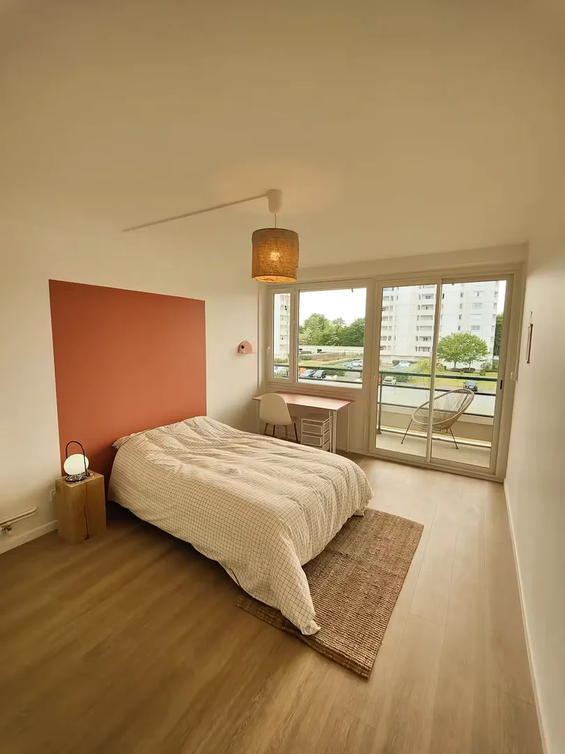 Economical student room with convenient location in 