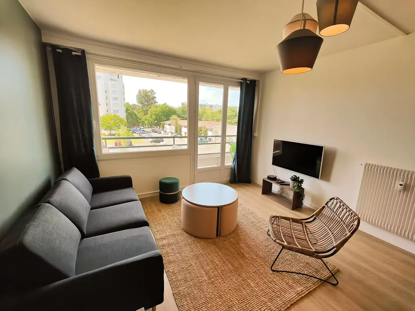 Student-friendly room in  with modern amenities