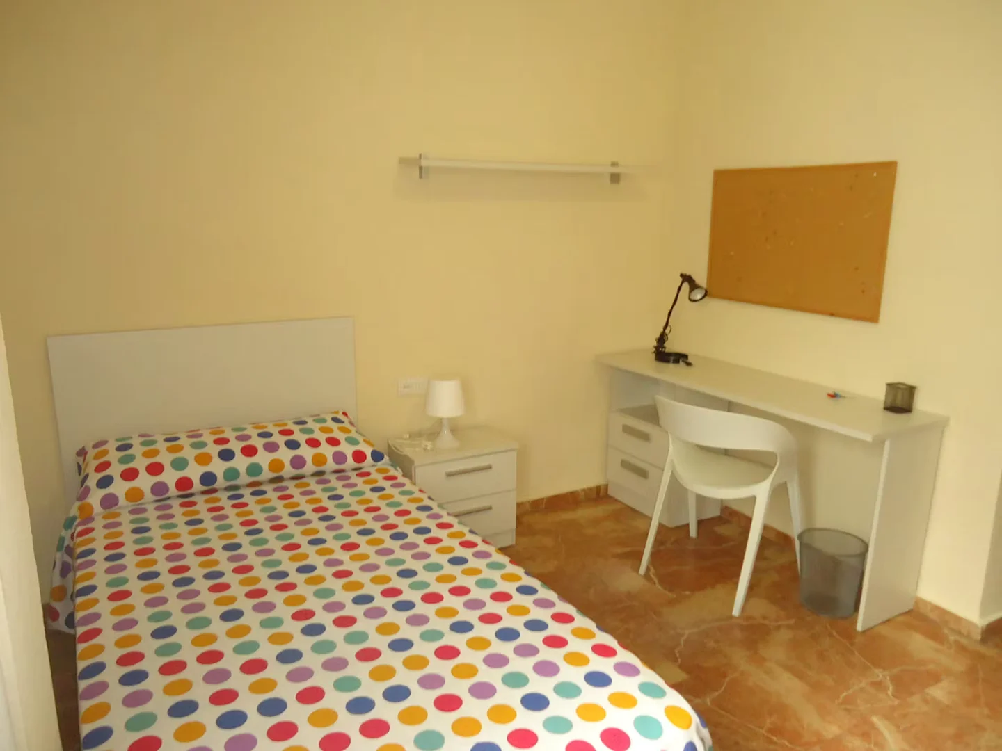 Chambre d'étudiant économique avec emplacement pratique dans 