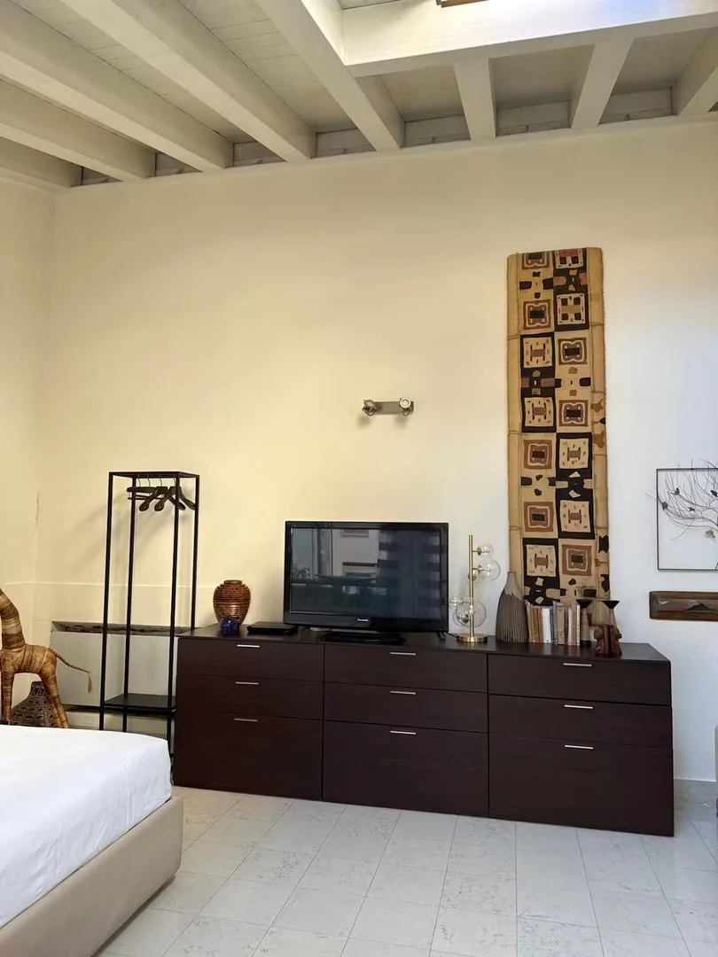 Economical student room with convenient location in 