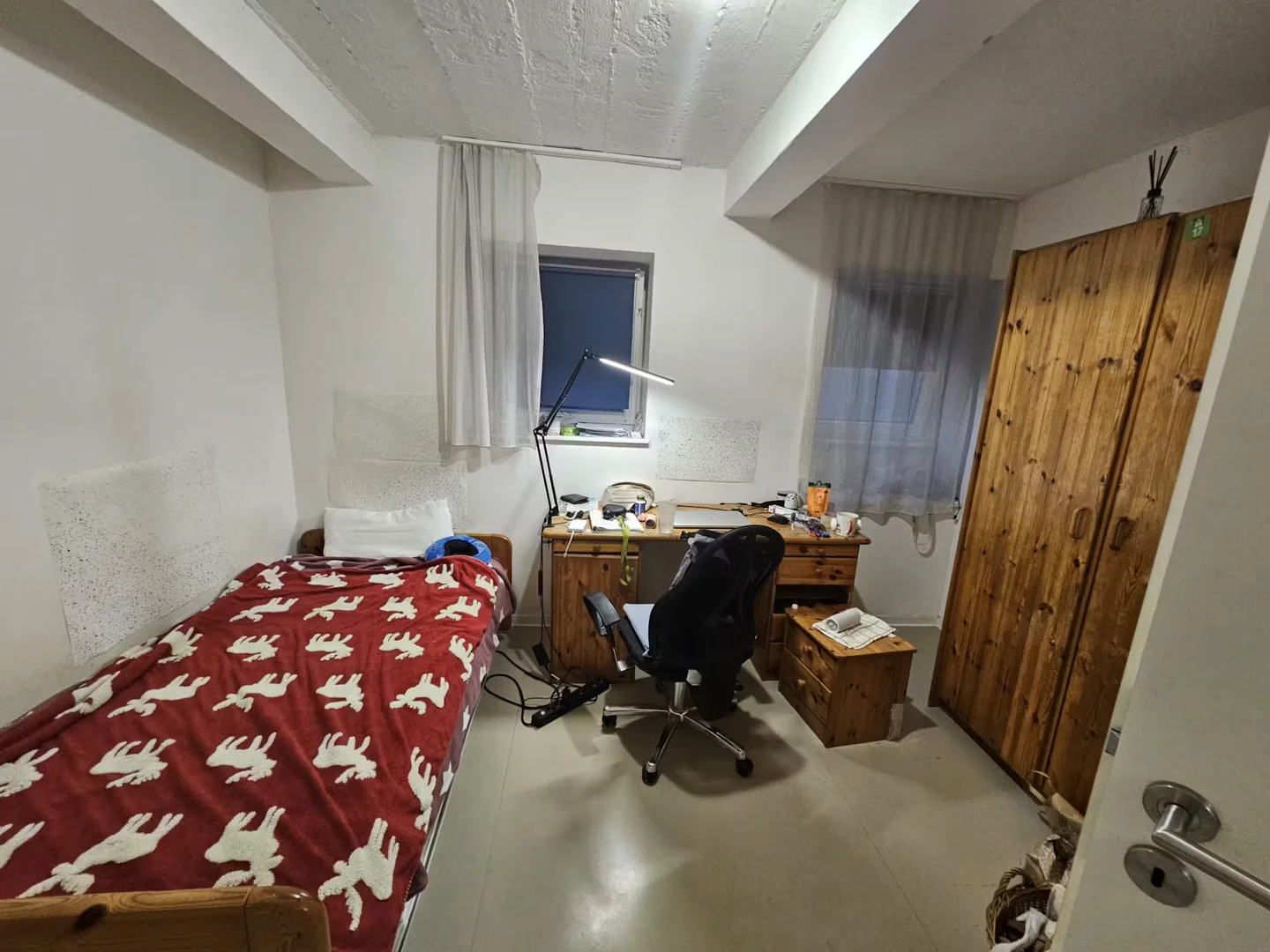 bölgesinde konforlu ve ferah öğrenci odası