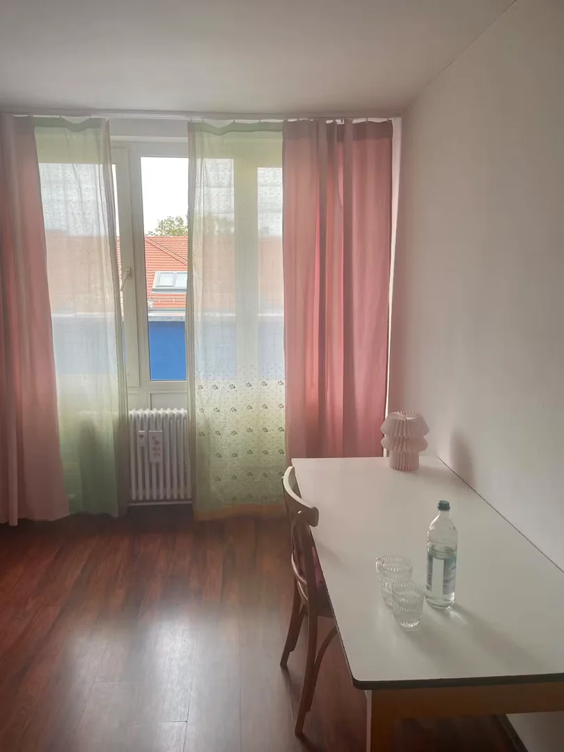 Chambre conviviale pour les étudiants dans  avec des équipements modernes