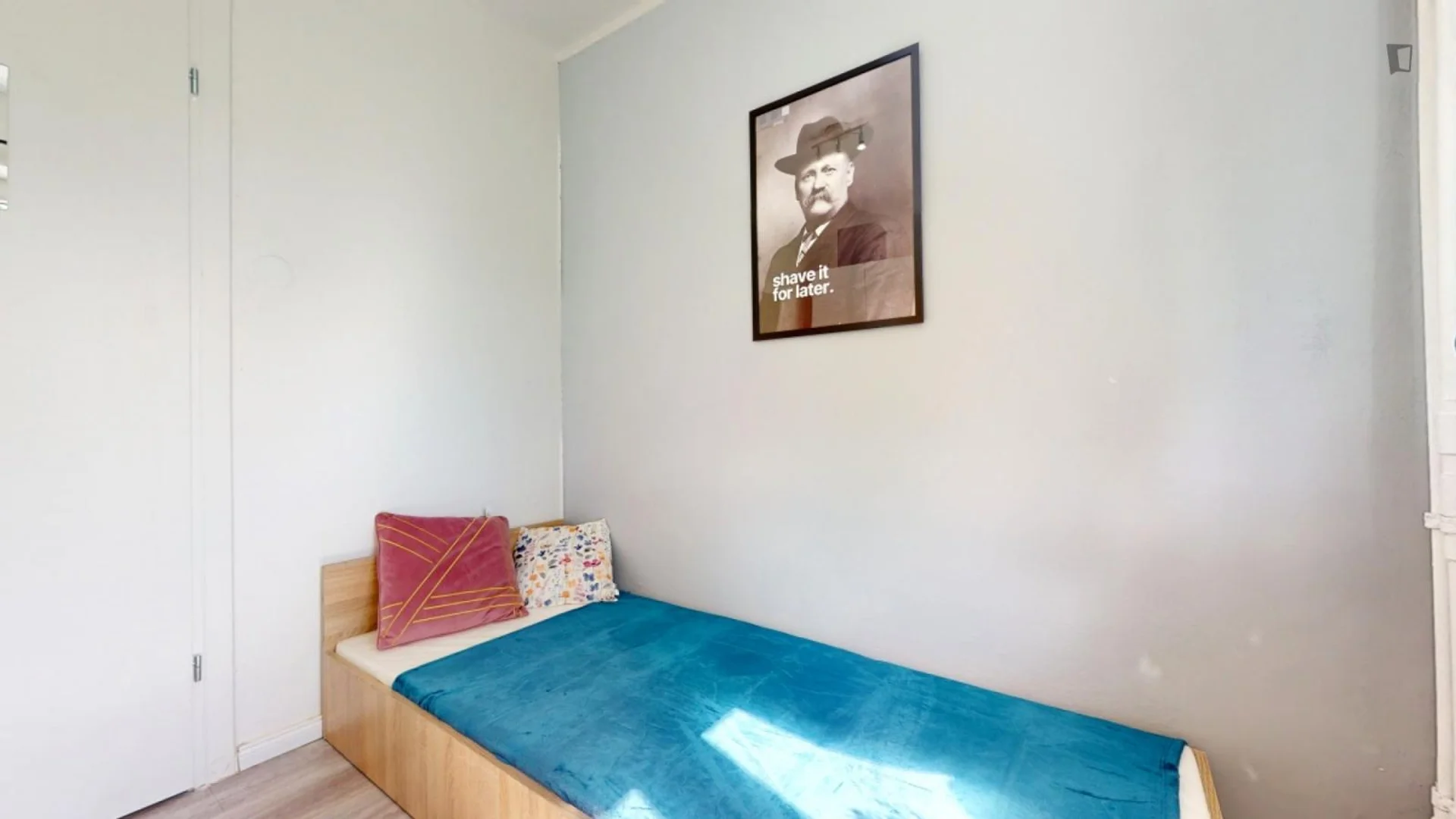 Budget-friendly student room close to campus in