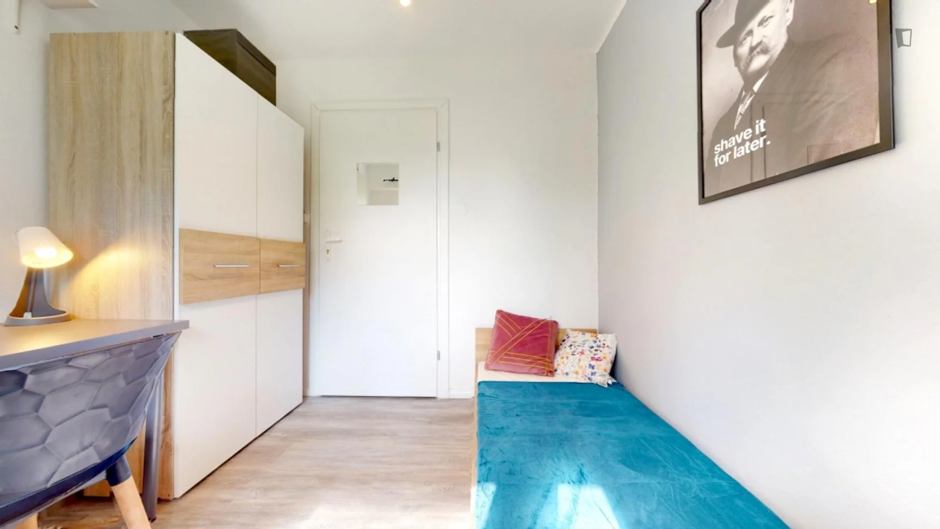 Budget-friendly student room close to campus in