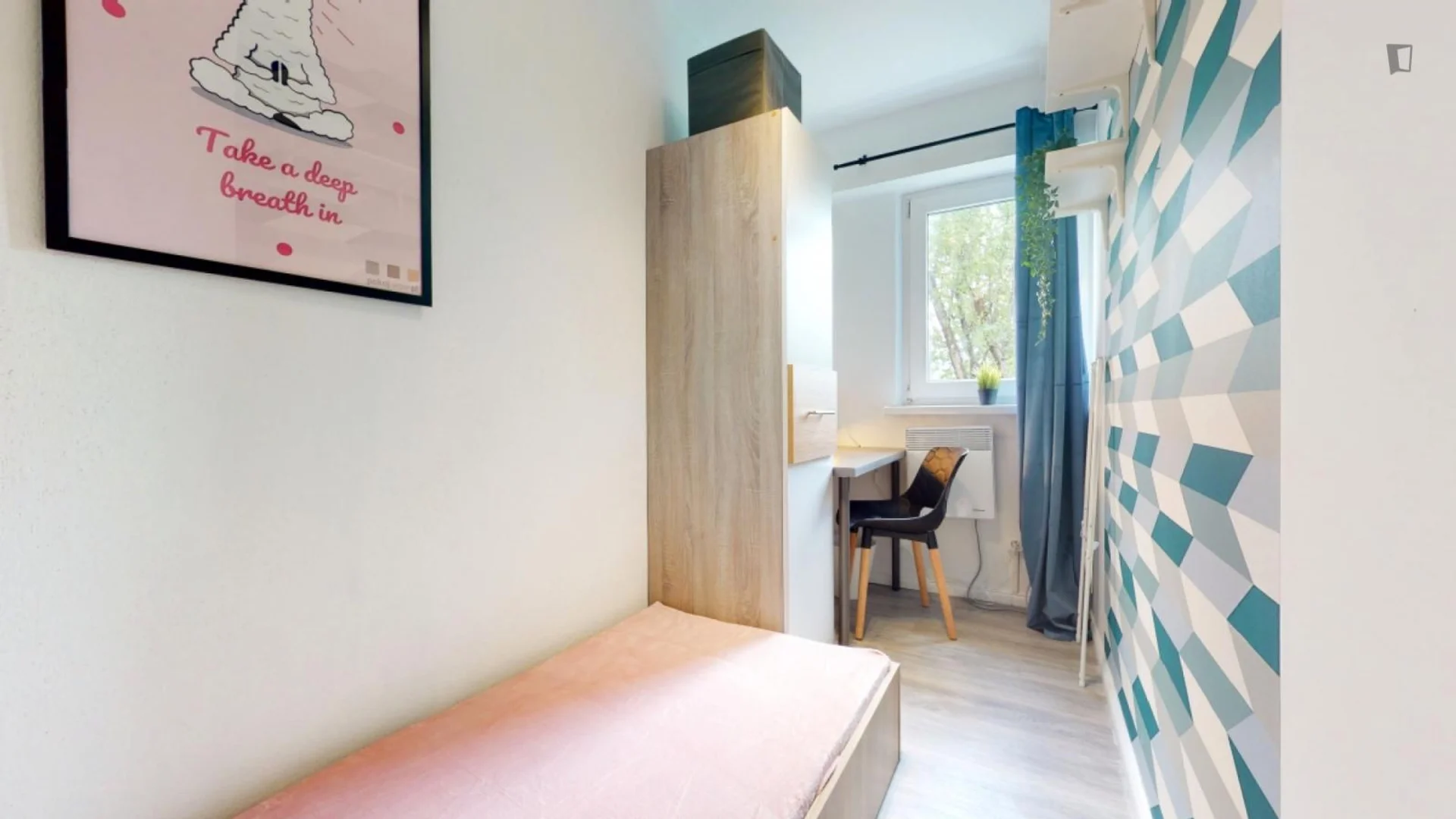Budget-friendly student room close to campus in 