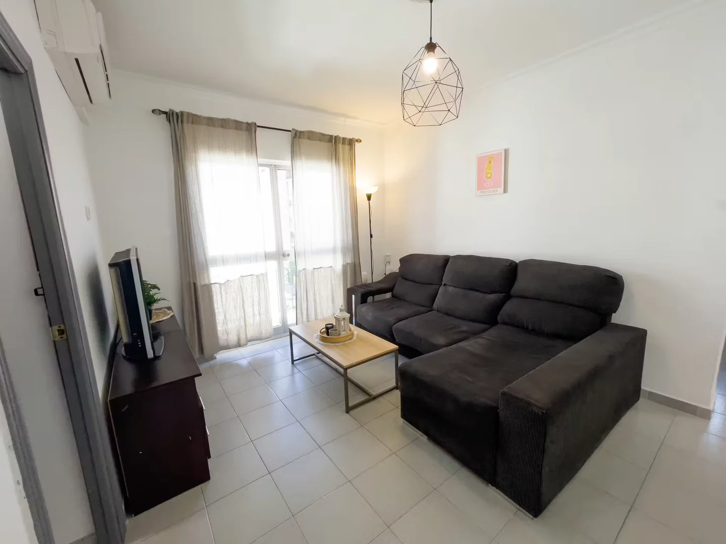 Habitación estudiantil económica cerca del campus en 
