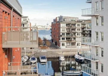 Entire fully furnished flat in {area}