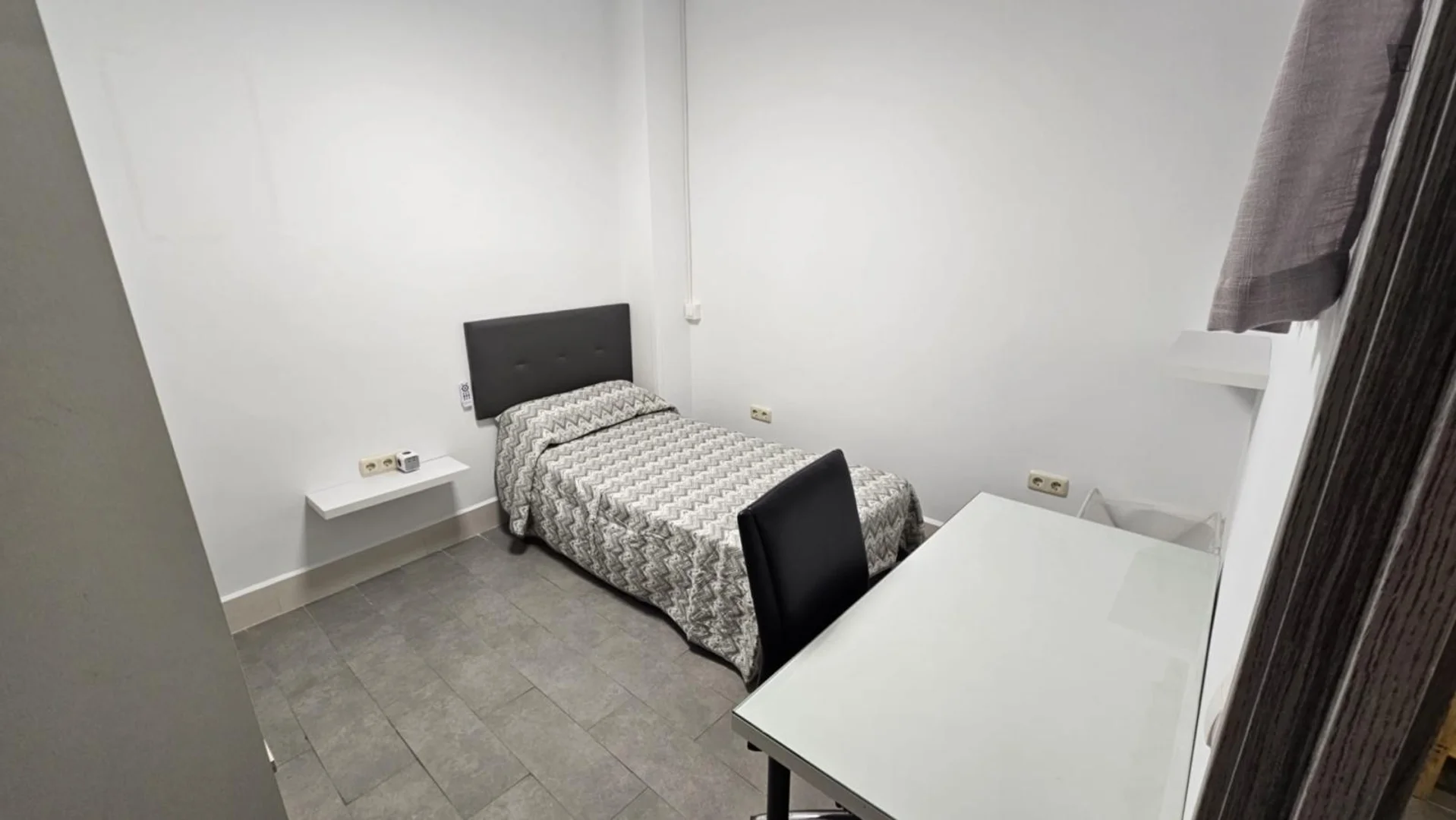 Komfortables und geräumiges Studentenzimmer in