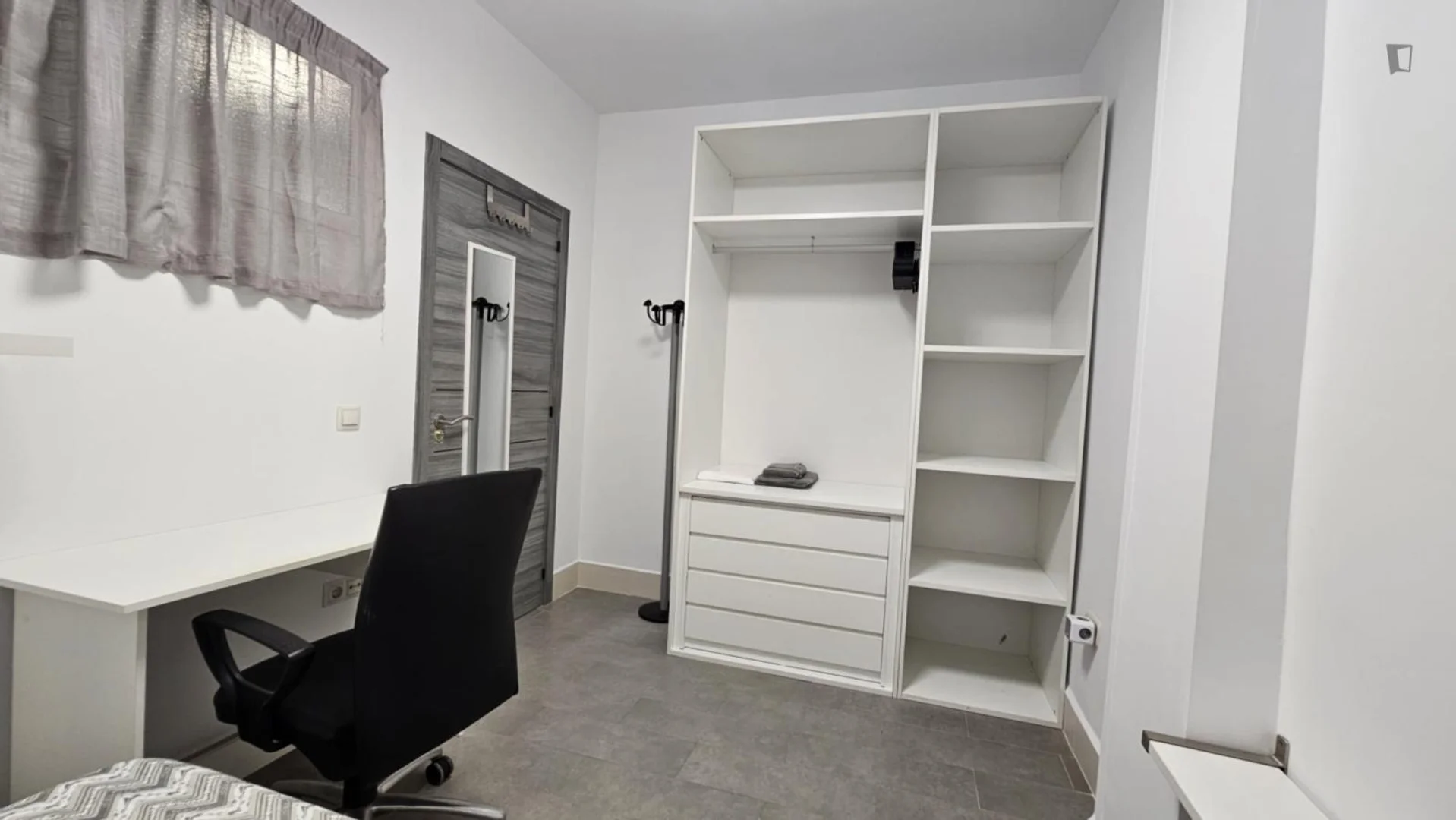 Studentenfreundliches Zimmer in mit modernen Annehmlichkeiten