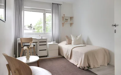 {area} de çift kişilik yataklı kiralık oda