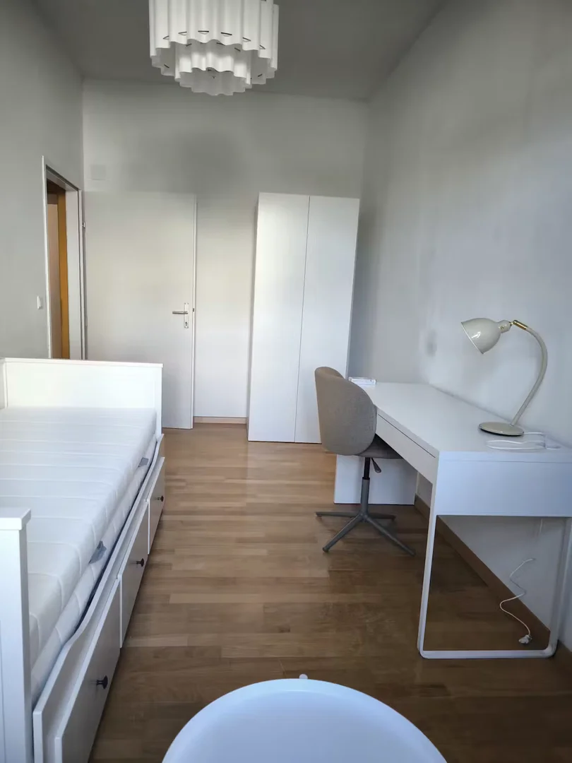 Habitación para estudiantes en  con área de estudio y facilidades compartidas