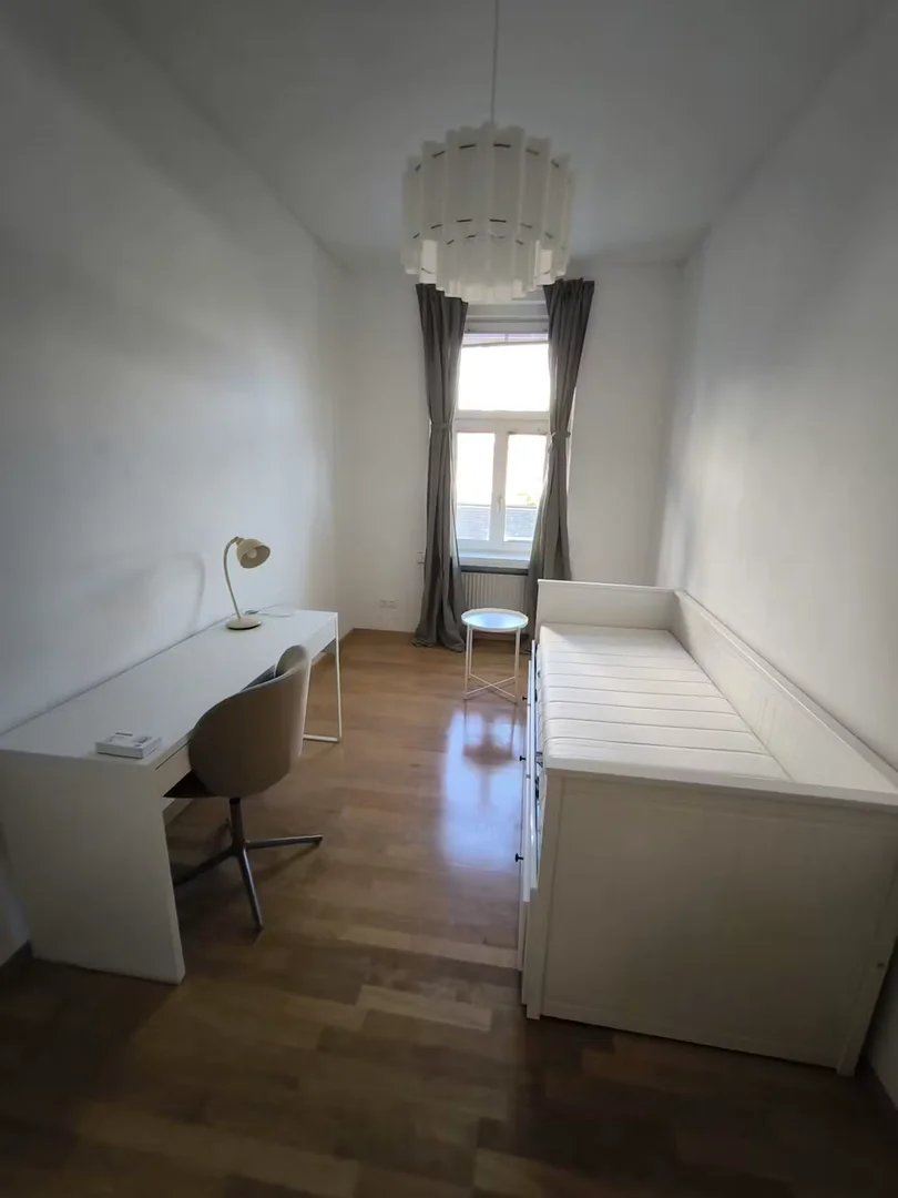 Habitación en apartamento estudiantil en alquiler en , completamente amueblado
