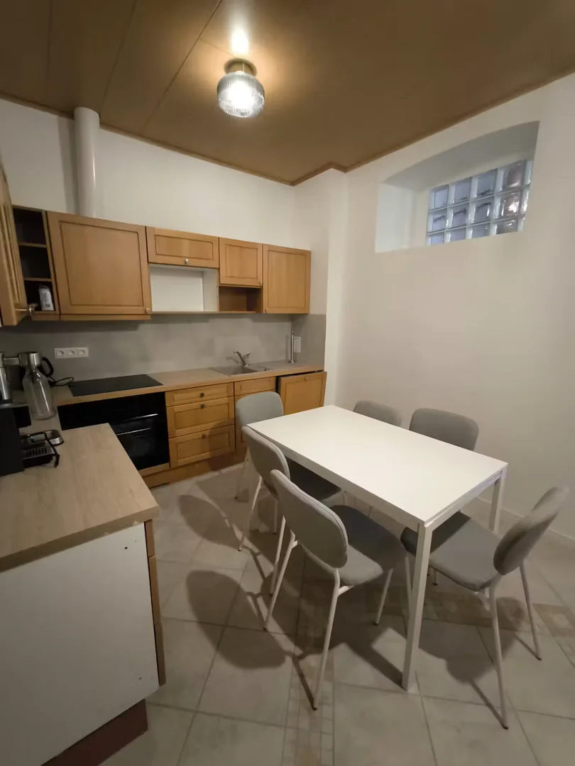 Habitación estudiantil económica cerca del campus en 