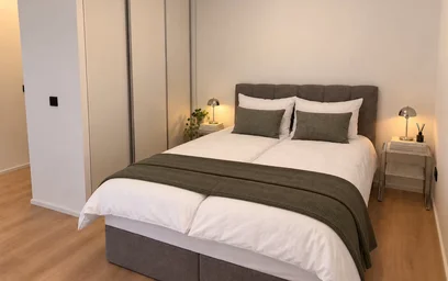 Apartamento totalmente mobilado em {area}