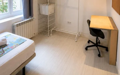 Günstiges Privatzimmer in {area}