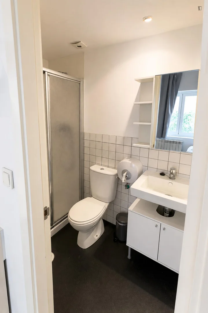 Funktionelles Studentenzimmer perfekt zum Studieren in