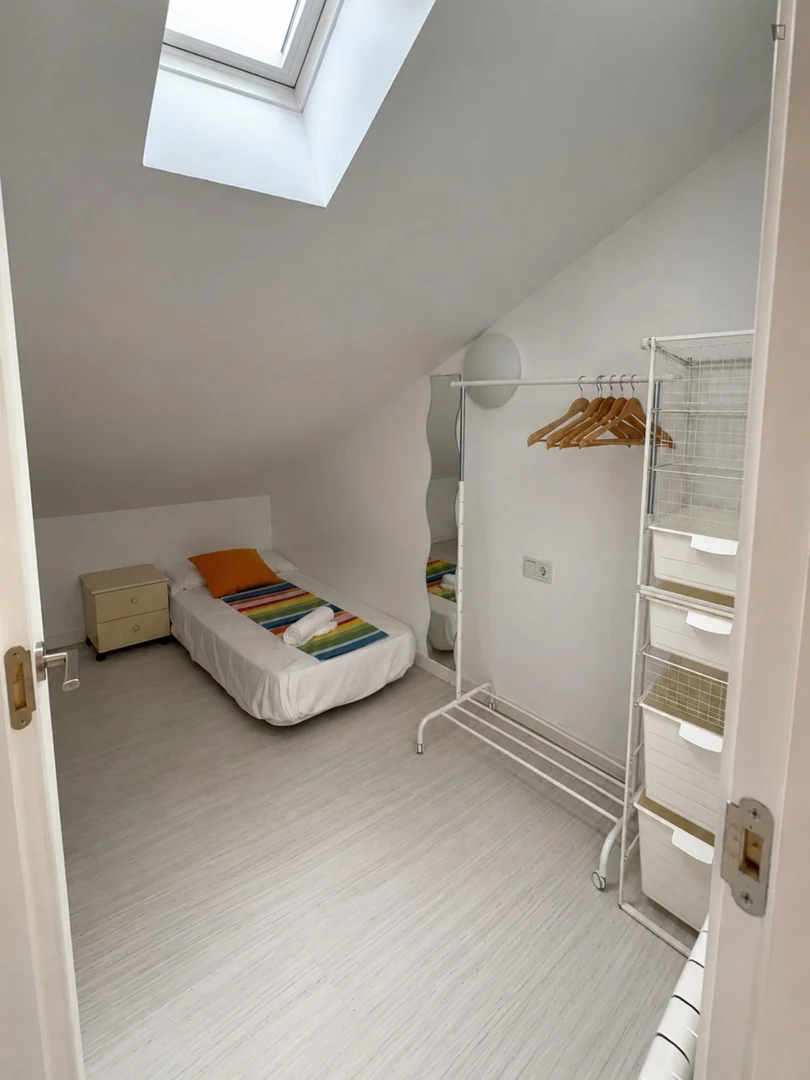 Komfortables und geräumiges Studentenzimmer in 