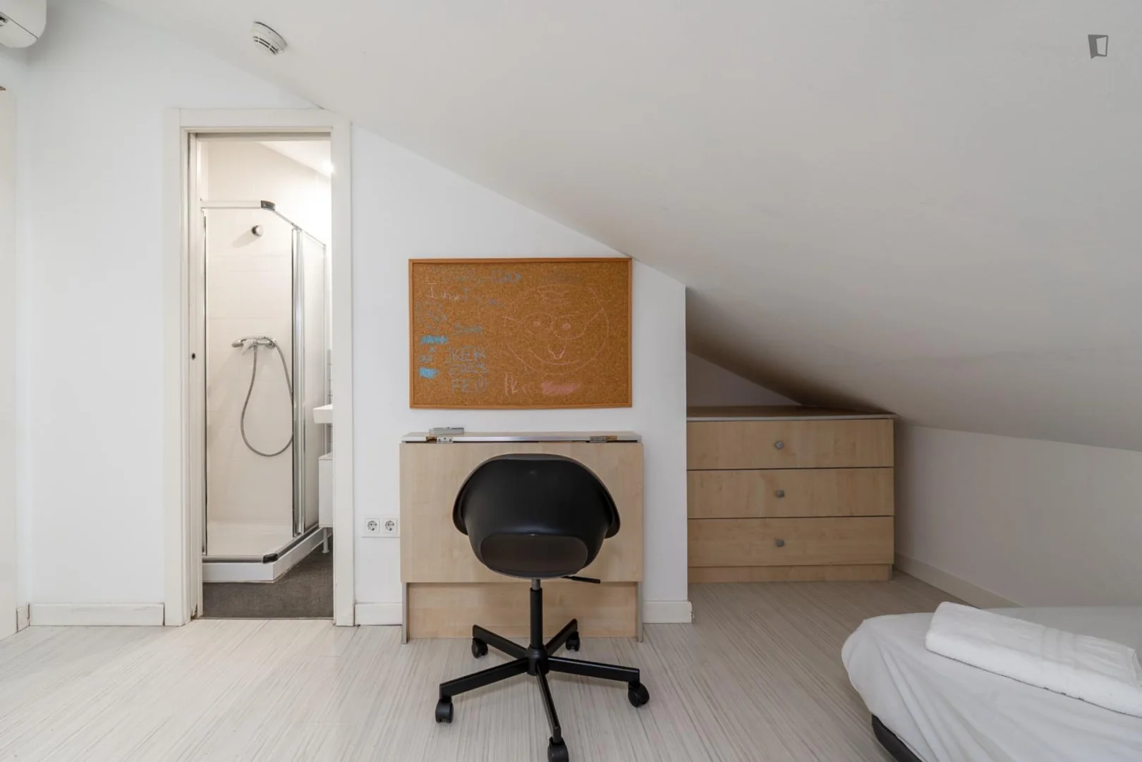 Komfortables und geräumiges Studentenzimmer in 
