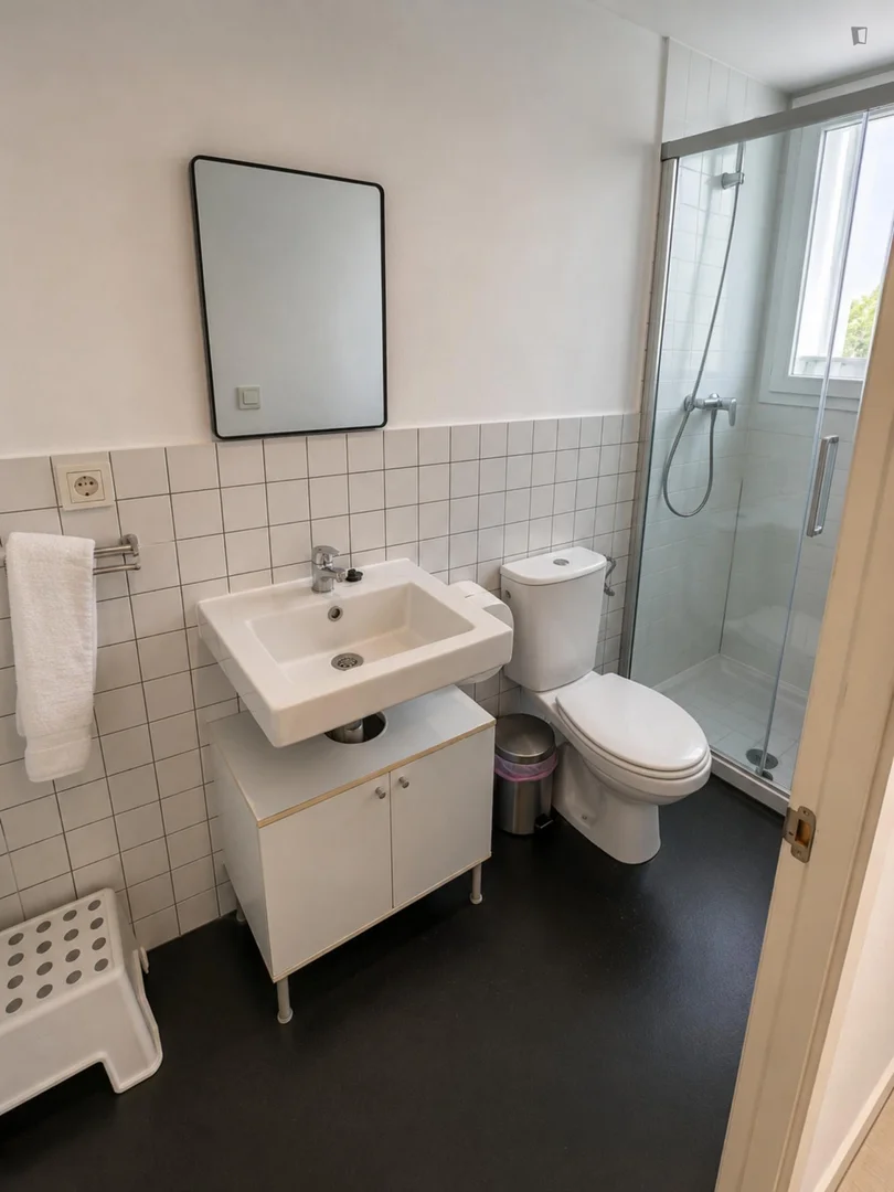 Helles und luftiges Studentenzimmer mit einfachem Zugang zur Universität in 