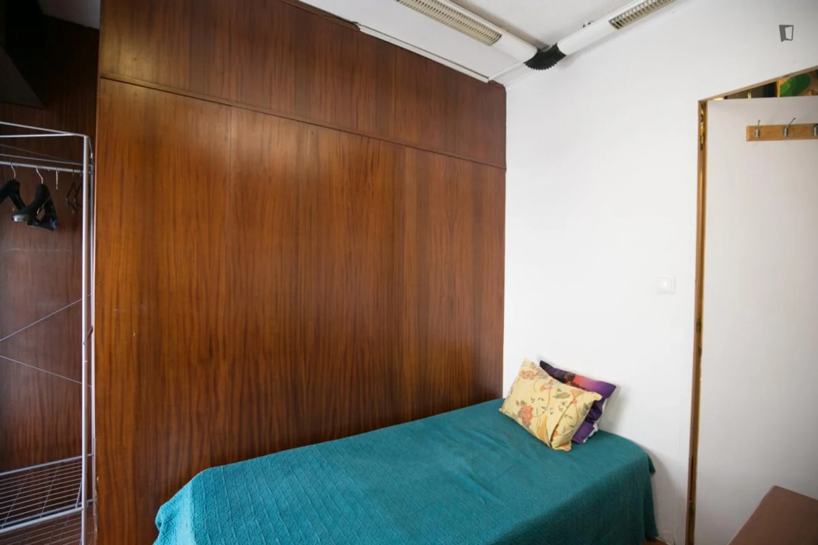 Student-friendly room in  with modern amenities