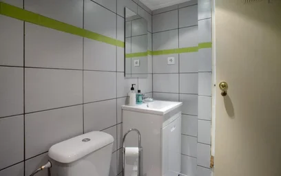 Chambre privée à Rua Bacelar e Silva, image 20 de 34