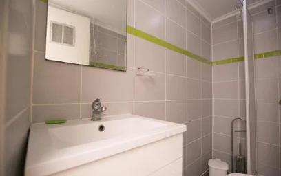 Chambre privée à Rua Bacelar e Silva, image 22 de 34